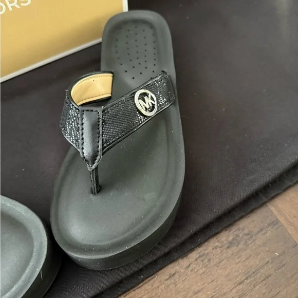 Michael Kors Black Thong Sandals - Picture 2 of 5